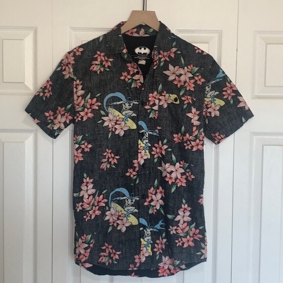 Batman DC Comics Hawaiian Floral Surfing Batman Button Down Shirt Men’s Sz S - Picture 1 of 7